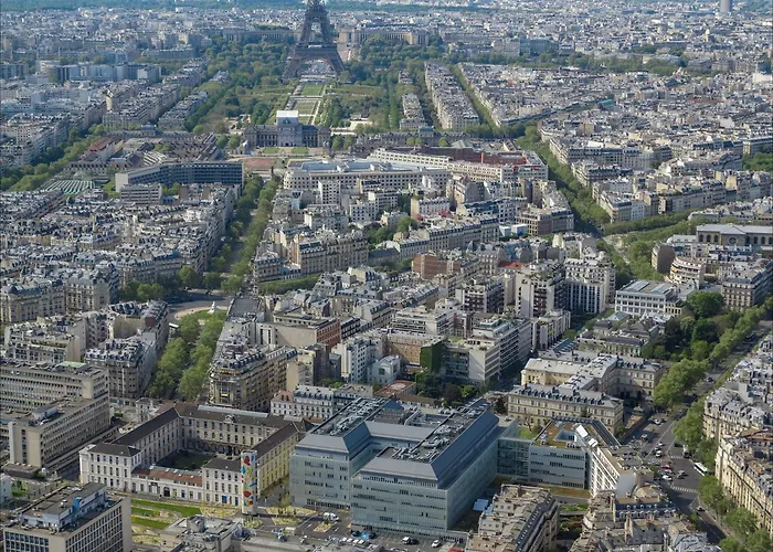 Perfect T2 At The Foot Of The Eiffel Tower-Paris 7