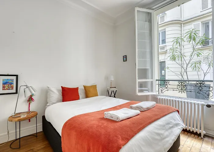 Perfect T2 At The Foot Of The Eiffel Tower-Paris 7